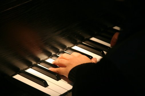 canzoni al pianoforte mano sinistra