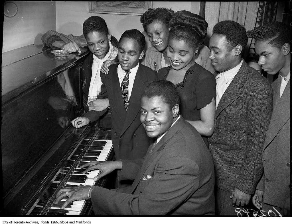 oscar-peterson-at-boys-club-556-bathurst-street-28306220972-944437